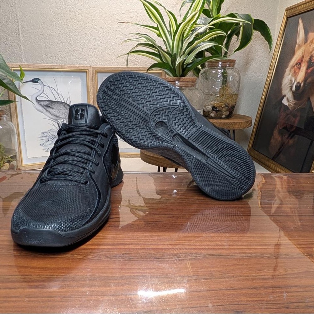 Nike Black Low-Top Athletic Training Shoes - Picture 6 of 6